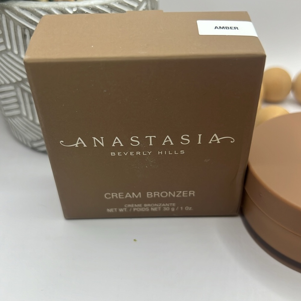 Anastasia Beverly Hills Cream Bronzer (Amber) - Picture 4 of 5